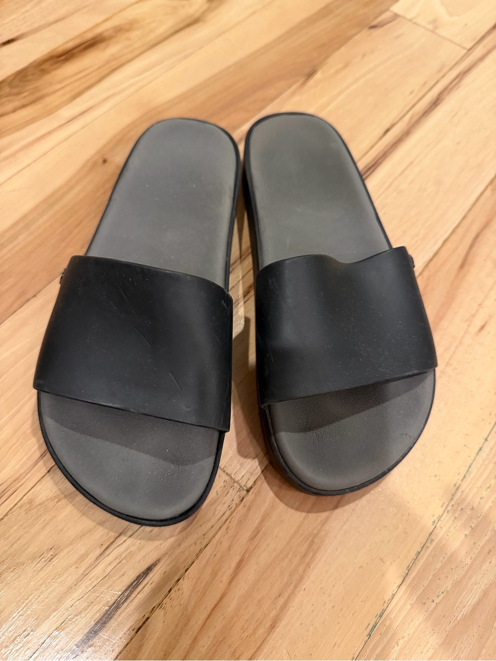 Melissa Beach Slide Next Gen in matte black size 7